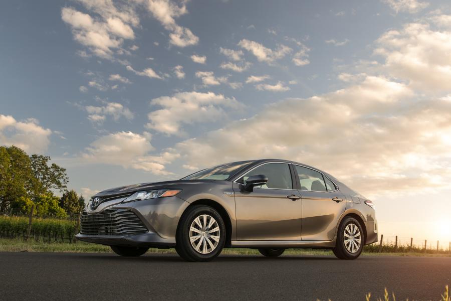  Toyota Camry Hybrid LE 2017 года  (NA) (фото 11 из 21)